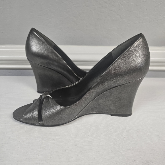 Nine West  Women Metallic, Gray Wedge Platform,  Open Toe Leather Upper Sz 8.5 - Picture 4 of 7